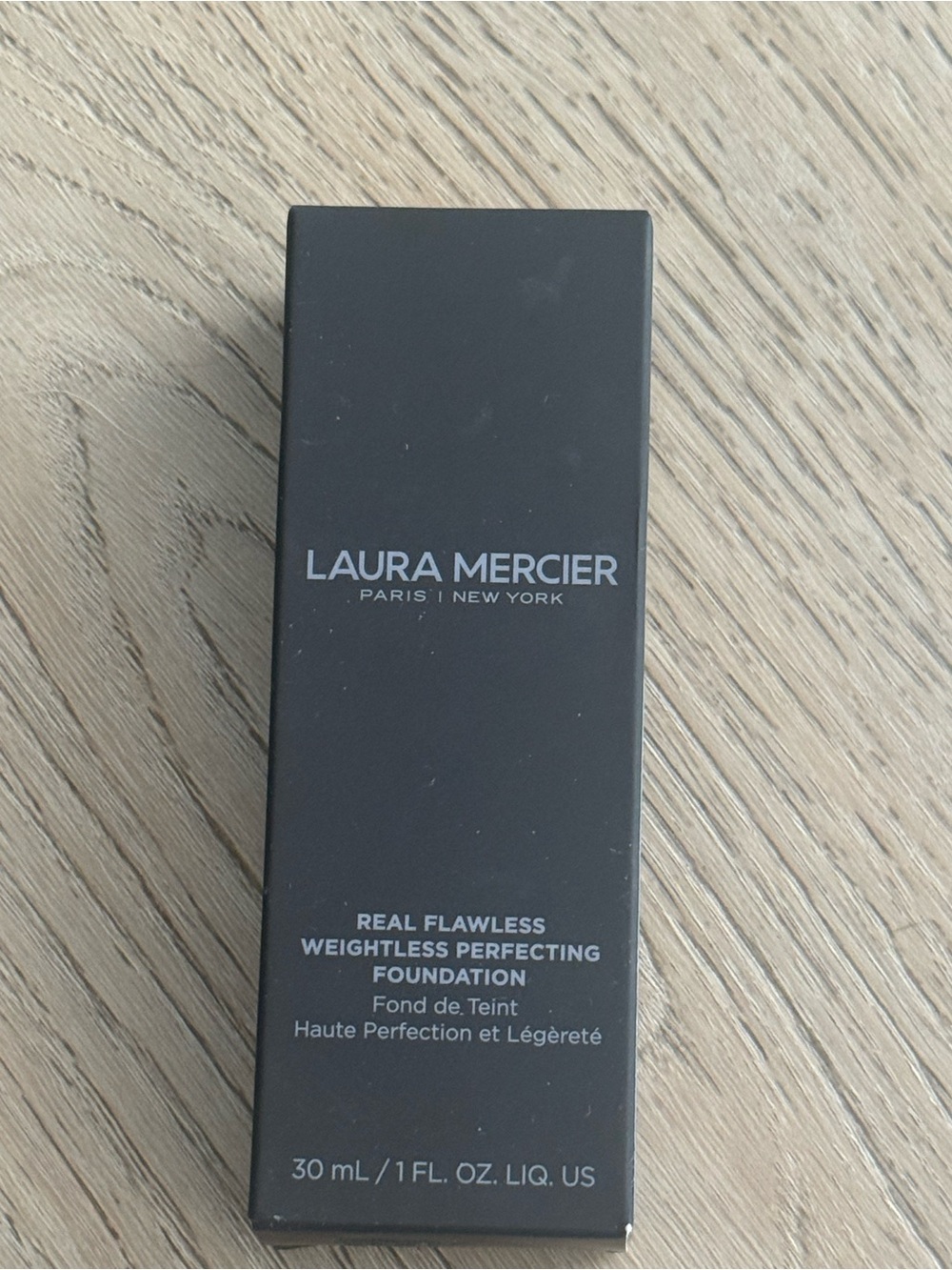 Laura Mercier Real Flawless Weightless Perfecting Foundation - Picture 2 of 3